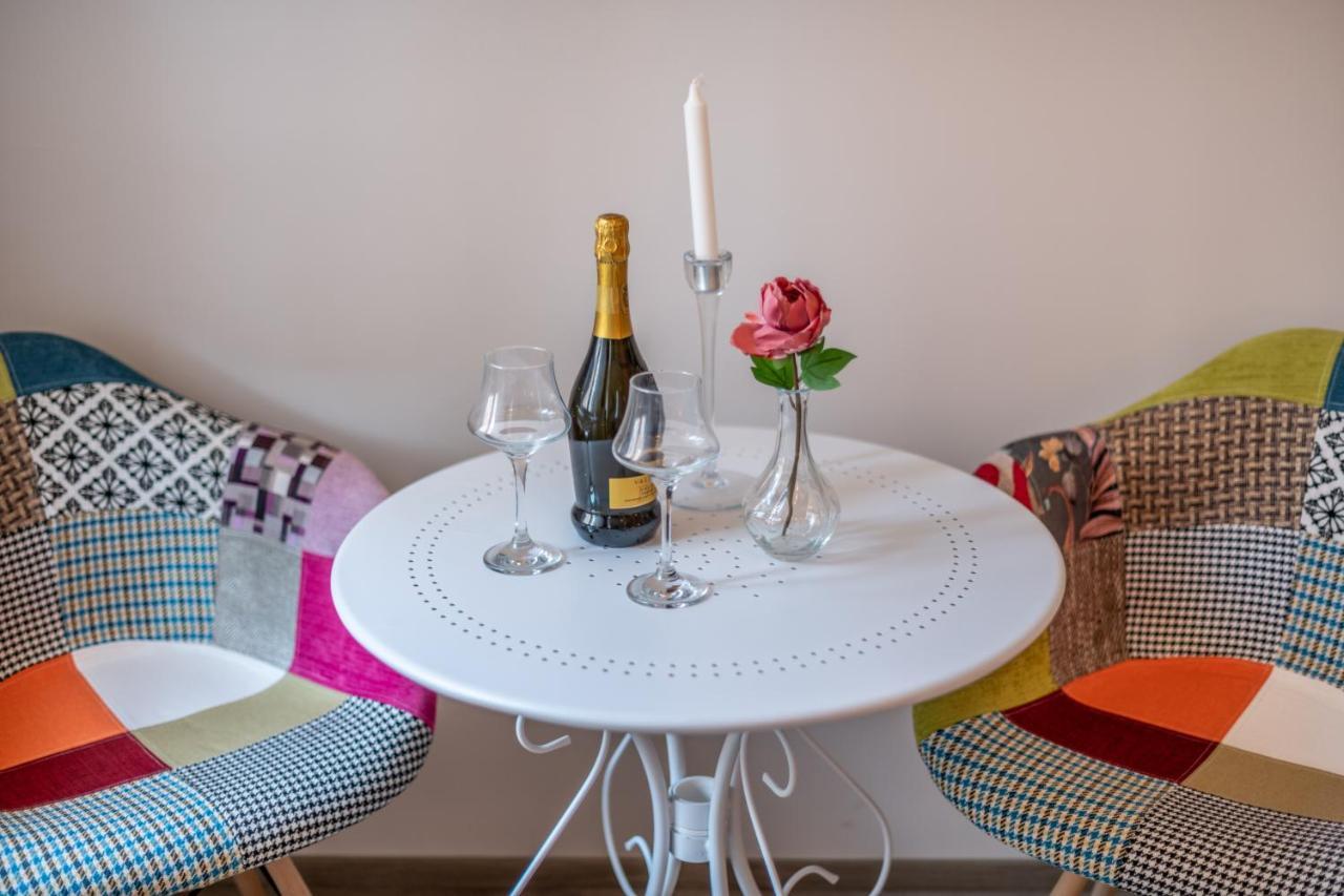 PUY Old City Romantic Studios 4 With Free Private Parking מראה חיצוני תמונה