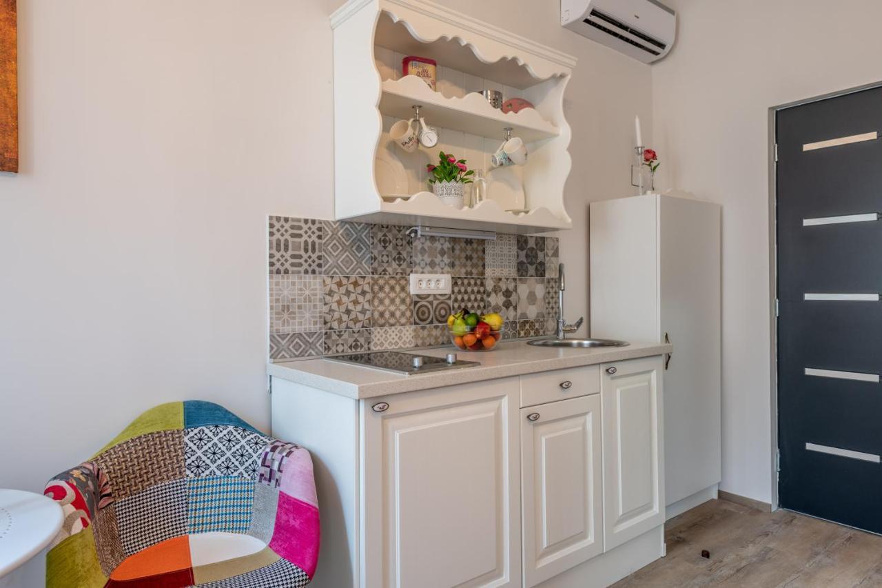 PUY Old City Romantic Studios 4 With Free Private Parking מראה חיצוני תמונה