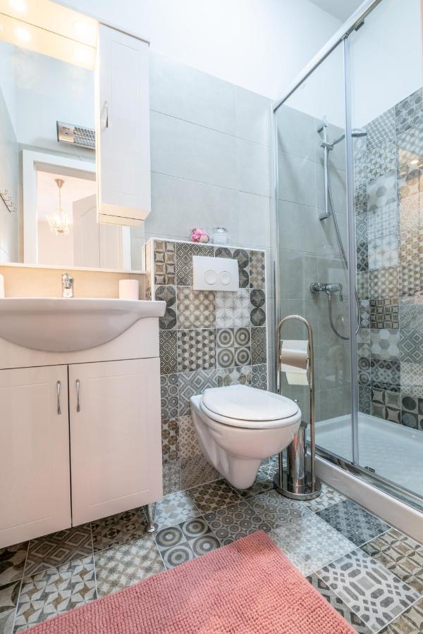 PUY Old City Romantic Studios 4 With Free Private Parking מראה חיצוני תמונה