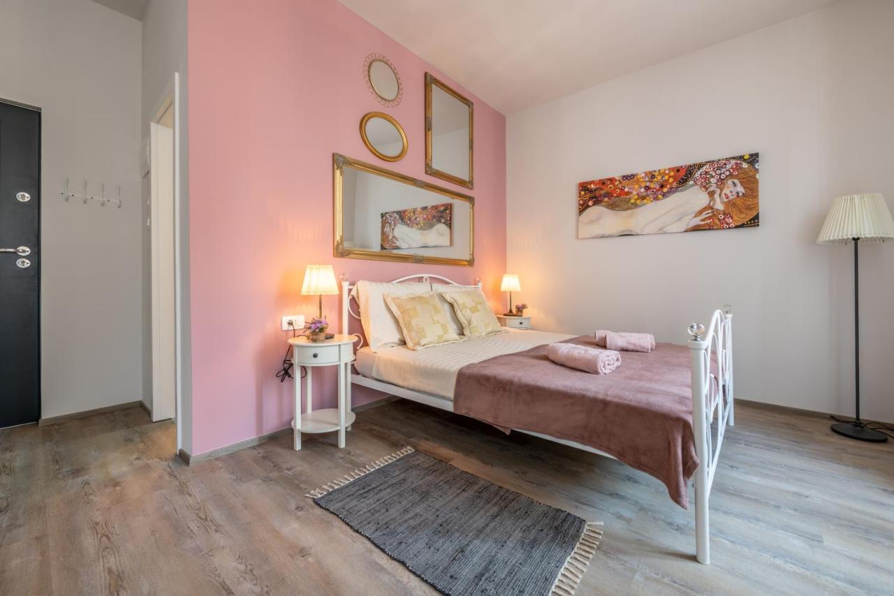 PUY Old City Romantic Studios 4 With Free Private Parking מראה חיצוני תמונה