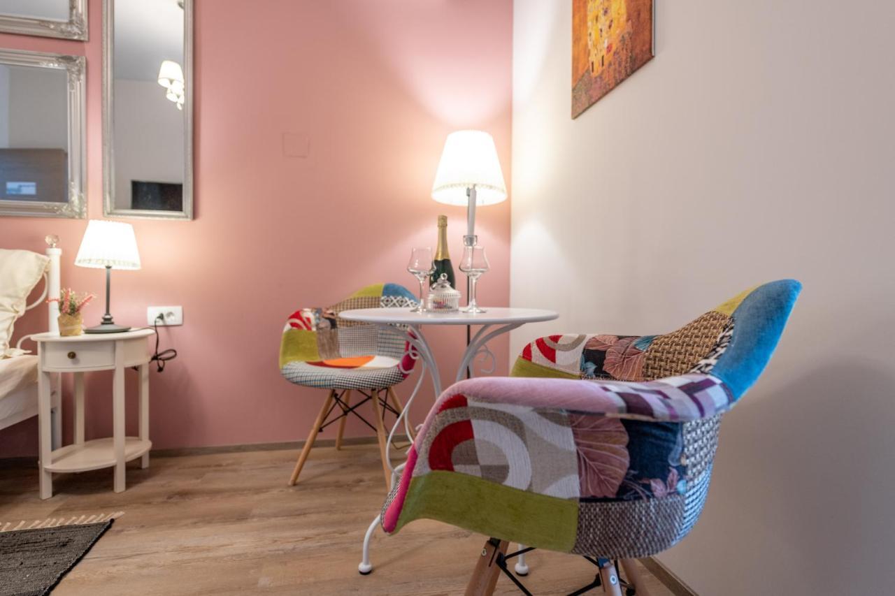 PUY Old City Romantic Studios 4 With Free Private Parking מראה חיצוני תמונה