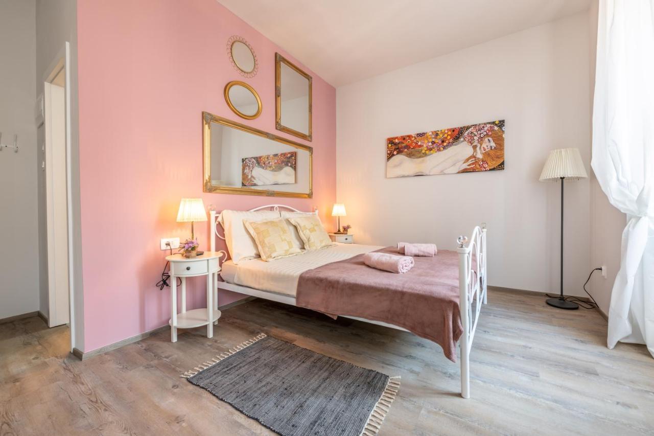 PUY Old City Romantic Studios 4 With Free Private Parking מראה חיצוני תמונה