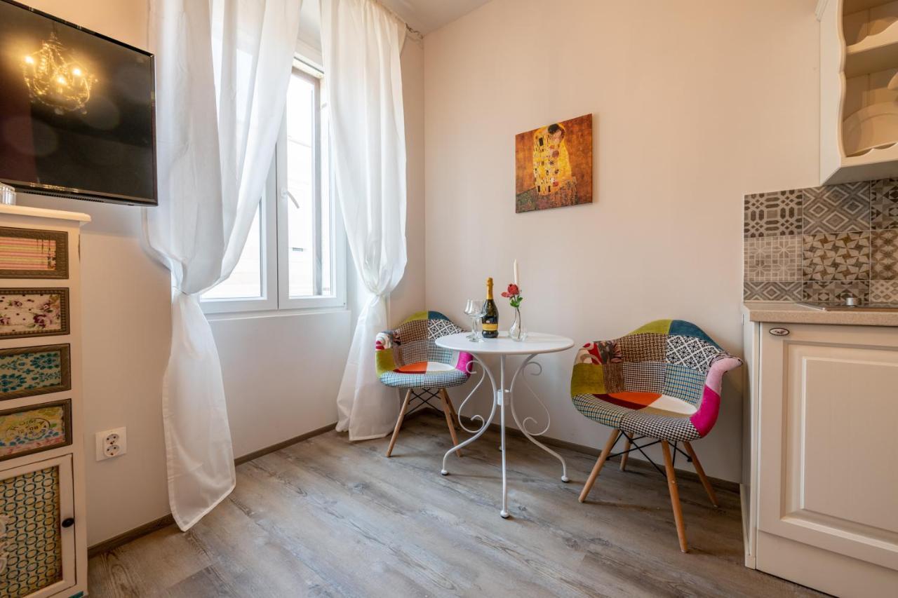 PUY Old City Romantic Studios 4 With Free Private Parking מראה חיצוני תמונה