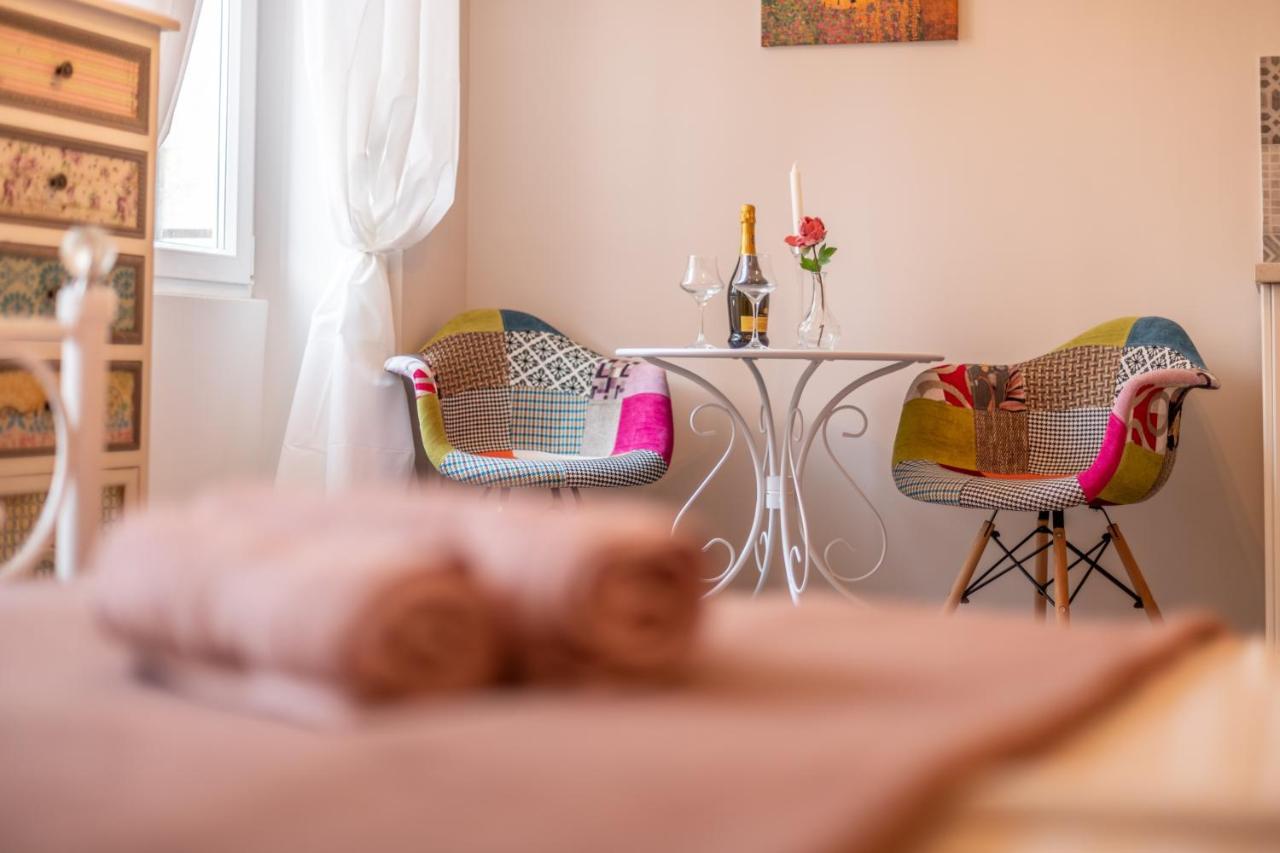 PUY Old City Romantic Studios 4 With Free Private Parking מראה חיצוני תמונה