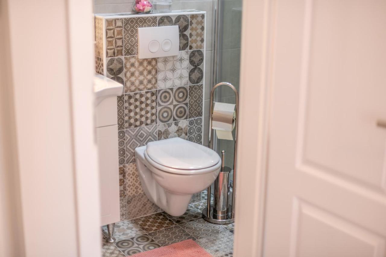 PUY Old City Romantic Studios 4 With Free Private Parking מראה חיצוני תמונה