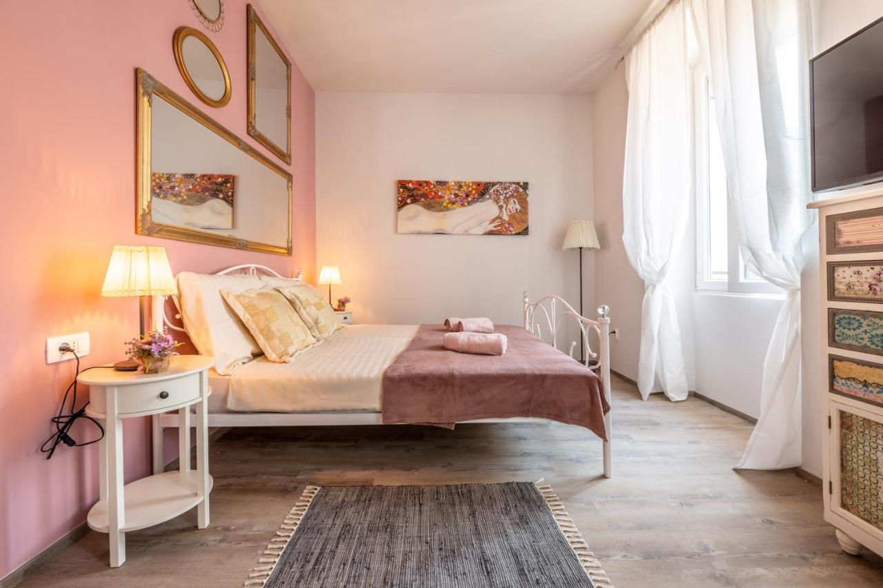 PUY Old City Romantic Studios 4 With Free Private Parking מראה חיצוני תמונה