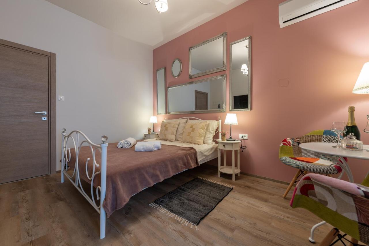 PUY Old City Romantic Studios 4 With Free Private Parking מראה חיצוני תמונה