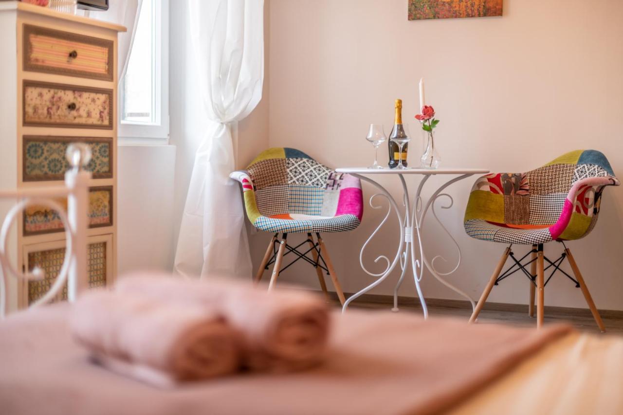 PUY Old City Romantic Studios 4 With Free Private Parking מראה חיצוני תמונה