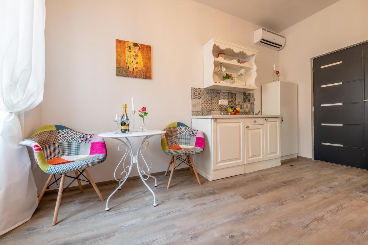 PUY Old City Romantic Studios 4 With Free Private Parking מראה חיצוני תמונה